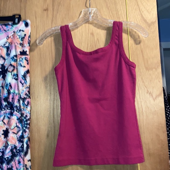 Very Cute tank top - Picture 2 of 8